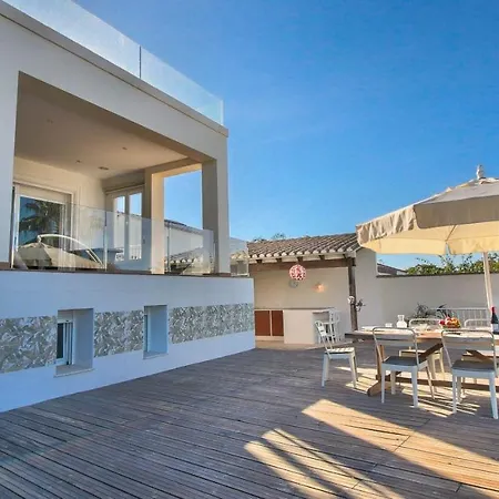 Santa Lucia Ho 8p Villa